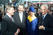 Bundesminister für Arbeit und Wirtschaft Wolfgang Clement, Lufthansa Chef Wolfgang Mayrhuber und Ministerpräsident Dr. Edmund Stoibern (Foto: Martin Schmitz)