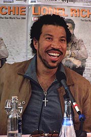Lionel Richie bei der Pressekonferenz im Hotel Bayerischer Hof am 26.05.2004 (Foto: Marikka-Laila Maisel)