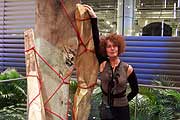 Karin LaKar präentiert noch bis zum 4. März 2004 ihre Ausstellung "Metamorphosen" im Mercedes Benz Center an der Arnulfstraße (Foto: Martin Schmitz)