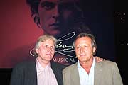 Autor Rolf Rettberg mit Komponisten Konstantin Wecker (Foto: Martin Schmitz)