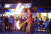 Jongleur unterhält (Bild: Martin Schmitz)
