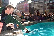 auch Normalbürger waschen ihre Geldbeztel (Foto: Martin Schmitz 2003)