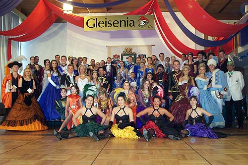 Das Gleisenia Prinzenpaar Philip I. und Fatima I. (Mitte) begrüßte anlässlich des Prinzenpaartreffens der FEN (Föderation Europäischer Narren) am 2.2.2003 in Unterhaching insgesamt 24 Prinzenpaare und 8 Kinderprinzenpaare befreundeter Garden. 

Wir haben einige Seiten mit Fotos von Prinzenpaaren aus München und Oberbayern für Sie.
