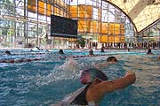 Los ging es mit 400 m Schwimmen (Foto: Martin Schmitz)