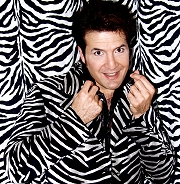 Elvis (Mark Janicello) kommt heute abend ins Legends... 