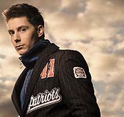 Philippe Bühler, "Gewinner der Herzen" der zweiten "Deutschland sucht den Superstar"-Staffel und absoluter Liebling der "DsdS"-Fans, stellt am 28.11.04 im Rahmen des "Coca Cola-Weihnachts-Truck-Events" im Münchener Olympiapark die ersten Titel seines Debüt-Albums vor