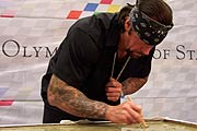 Der Undertaker  wurde am 05.06.2004 in den Munich Olympic Walk of Stars aufgenommen (Foto: Martin Schmitz)
