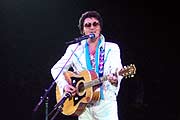 Ray Martin als "Elvis" (Foto: Marikka-Laila Maisel)