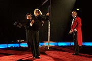 Clown Totti mit einer der Kessler Zwillinge (Foto: Martin Schmitz)