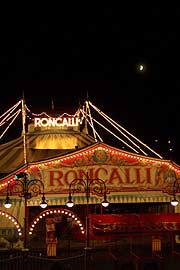 Das Roncalli Zelt steht schon seit Anfang August (Foto: Martin Schmitz)