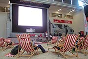 Relaxten im Hallenstrand (Bild: Martin Schmitz)