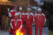 Skilehrer am Lagerfeuer