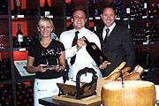 Franziska Bach und Markus Mensch von der MaxPrivate und Heinz Hunkeller, Stellv. Direktor (Foto: Marikk-Laila Maisel)