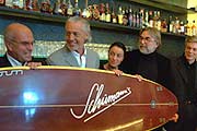 Geschenkt: ein Surfboard für die Zeit nach dem Schumann's (Foto: Martin Schmitz)