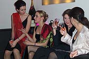 Champagner und mehr an der Bar (Foto: Martin Schmitz)