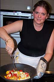 Paarweise kochen sie in den Ausscheidungen des Cooking Cups  (Foto: Martin Schmitz)
