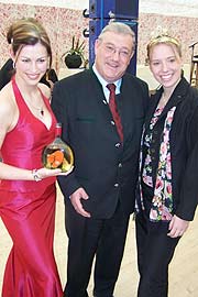 Moderatorin Nicole Then, Minister Josef Miller und die fränkische Weinkönigin Eva Steindorf (Foto: Martin Schmitz)