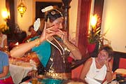 Die Attraktion bei der Einweihung: Tempeltänzerin Chandra Devi (Foto: Martin Schmitz)