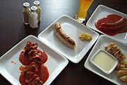 essen sie Wurst oder Spiesschen (Foto: Martin Schmitz)