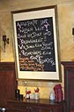 An der Tafel steht, was es zu essen gibt...