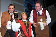 Löwenbräu Vorstand Knoll, Triumphator Matthias Pleis, Ottfried Fischer (Foto: MartiN Schmitz)