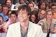 Jim Carrey präsentiert sich den Kameras (Foto: Martin Schmitz)