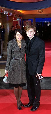 Matthias Schweighöfer mit Freundin Ani bei der Diva Verleihung auf dem roten Teppich (Foto: Martin Schmitz)