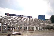 Wiesnaufbau 25.7.02 (Bild: Martin Schmitz)
