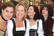 u.a. Sybille Beckenbauer (2.v.l.)