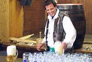das Bier kommt vom Faß (Foto: Martin Schmitz)