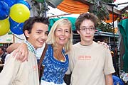 Judith Betzler mit Sphnen Julius und Simon (r.) (Foto: Marikka-Laila Maisel)