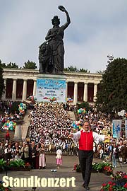 Standkonzert der Wiesn-Kapelln 2003 (Foto: Martin Schmitz)
