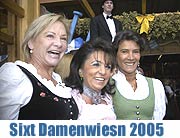 Regine Sixt ludt ein...
