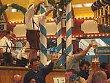 Löwenbräuzelt, 15 Uhr