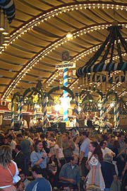 Löwenbräu Festhalle auf dem Oktoberfest (©Foto: Martin Schmitz)