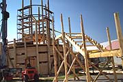 Eine Treppe führt hinauf (Foto: Martin schmitz)