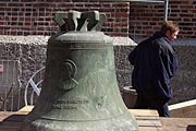 Die aus dem Jahr 1958 stammende Piusglocke geht jetzt an einen andere Gemeinde (Foto: Martin Schmitz)