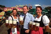US Konsul Robert W. Boehme bei der "Bierprobe" (Bild: Martin Schmitz)