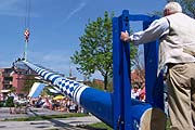 Der neue Maibaum 2005 in Thalkrichen wurde am 1.5.2005 aufgestellt (Foto: Martin Schmitz)
