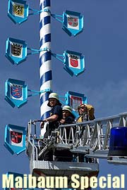 Dutzende Maibäume 2005 im Maibaum Special (Foto: Martin Schmitz)