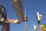 Top Spin und Olympiaturm (Bild: Martin Schmitz)