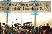 imgroßen Zelt
