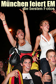 München feierte auf der Leopoldstraße den deutschen Einzug ins Halbfinale der EM 2008 (Foto: MartiN Schmitz)