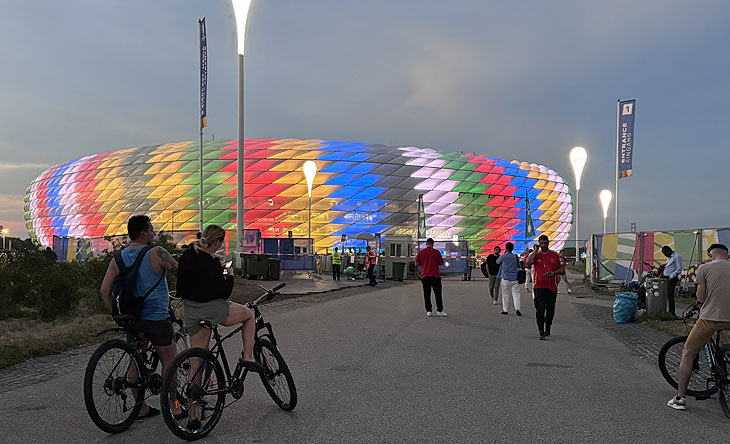 Immer auch Schauplatz für große Sportereignisse wie die Euro 2020 - die Allianz Arena (©Foto:Martin Schmitz)