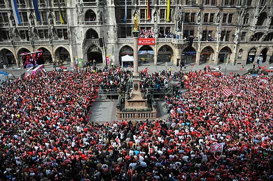 Voller Marienplatz 2010 (Foto: Ingrid Grossmann)