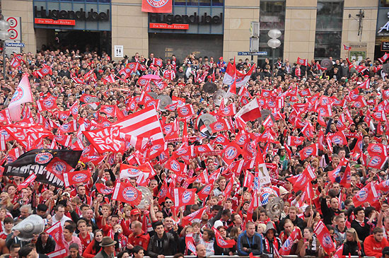 Meistermannschaft auf dem Rathausbalkon am 0905.2010 (Foto: Ingrid Grossmann)