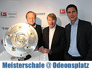 schon am Vormittag des 11.05.2013 konnte man die Meisterschale auf dem Odeonsplatz bewundern
