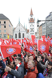 Zig-Tausende feierten auch 2016 in München auf den Straßen und auf dem Marienplatz (©Foto: Ingrid Grossmann)