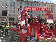 Fans 2017 auf dem Marienplatz bei der Miesterfeier (©Foto. Martin Schmitz)
