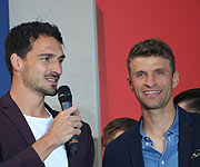 Mats Hummels, Thomas Müller @ Paulaner Biergartenfeier im Biergarten des „Paulaner am Nockherberg“ mit den Bayern am 12.05.2018  (©Foto: Martin Schmitz)